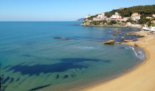 La spiaggia del Quercetano deserta