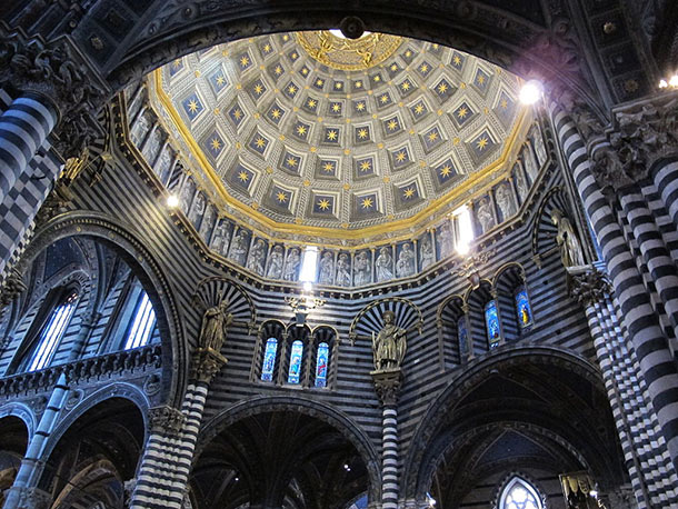 Vista interna del Duomo