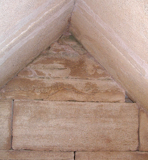 Tomba a edicola del Bronzetto, interno